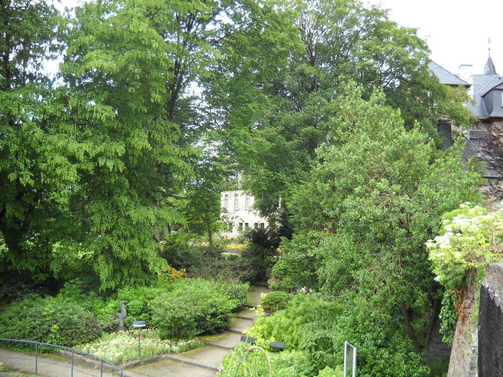 schloßgarten, im hindergrund oberes Schloß in siegen