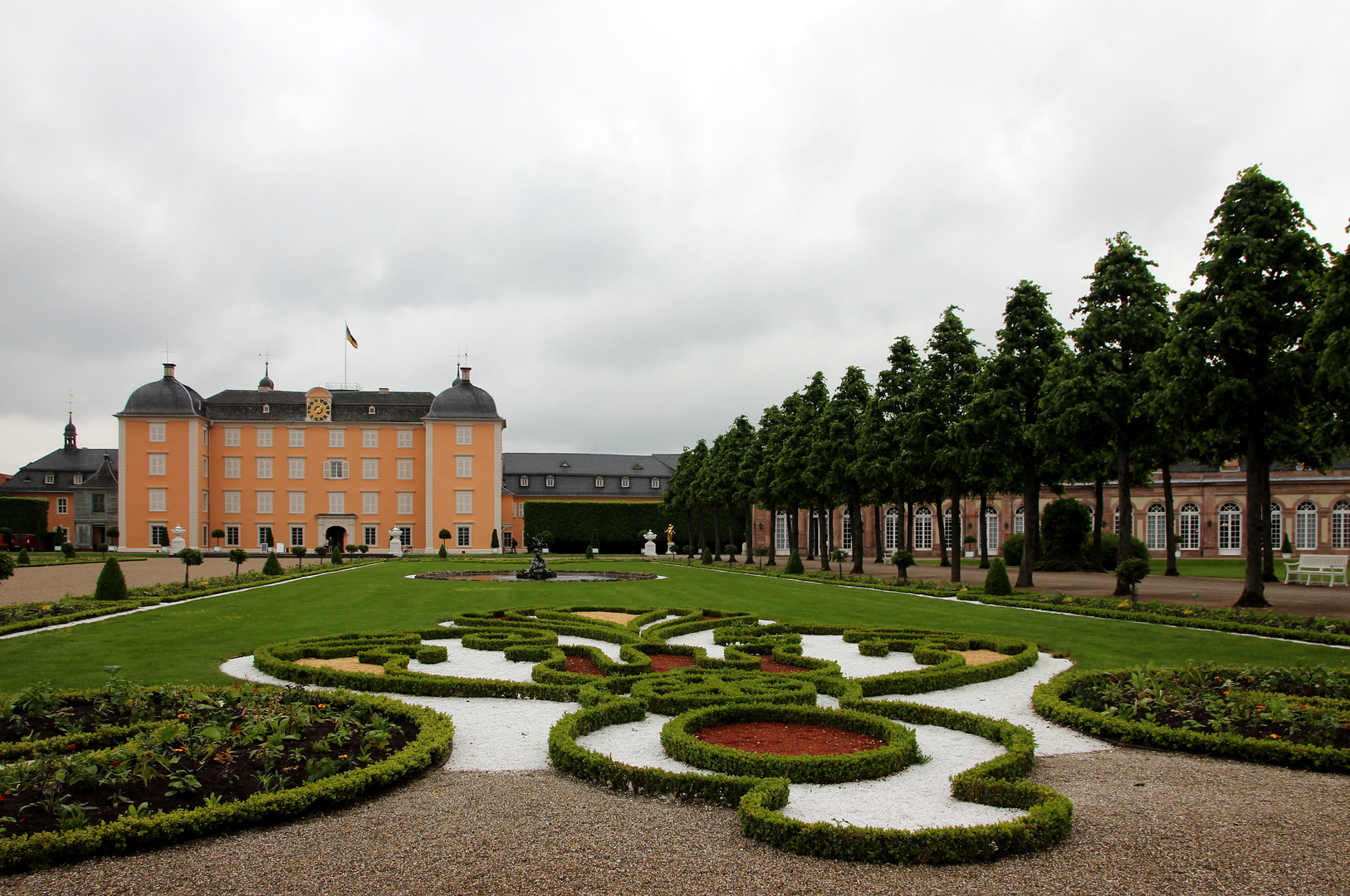 Schlossgarten im Regen