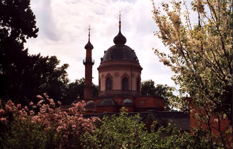 Schlossgarten in Schwetzingen bei Heidelberg zur Apfelblüte