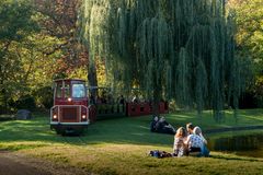 Schloßgarten Karlsruhe - Der Zug kommt!