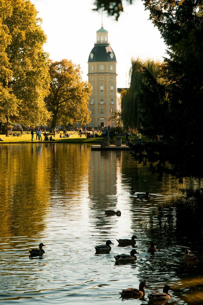 Schlossgarten Karlsruhe - Sommerliches Treiben im Herbst