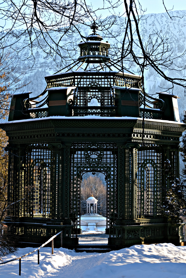 Schlossgarten Linderhof im Schnee