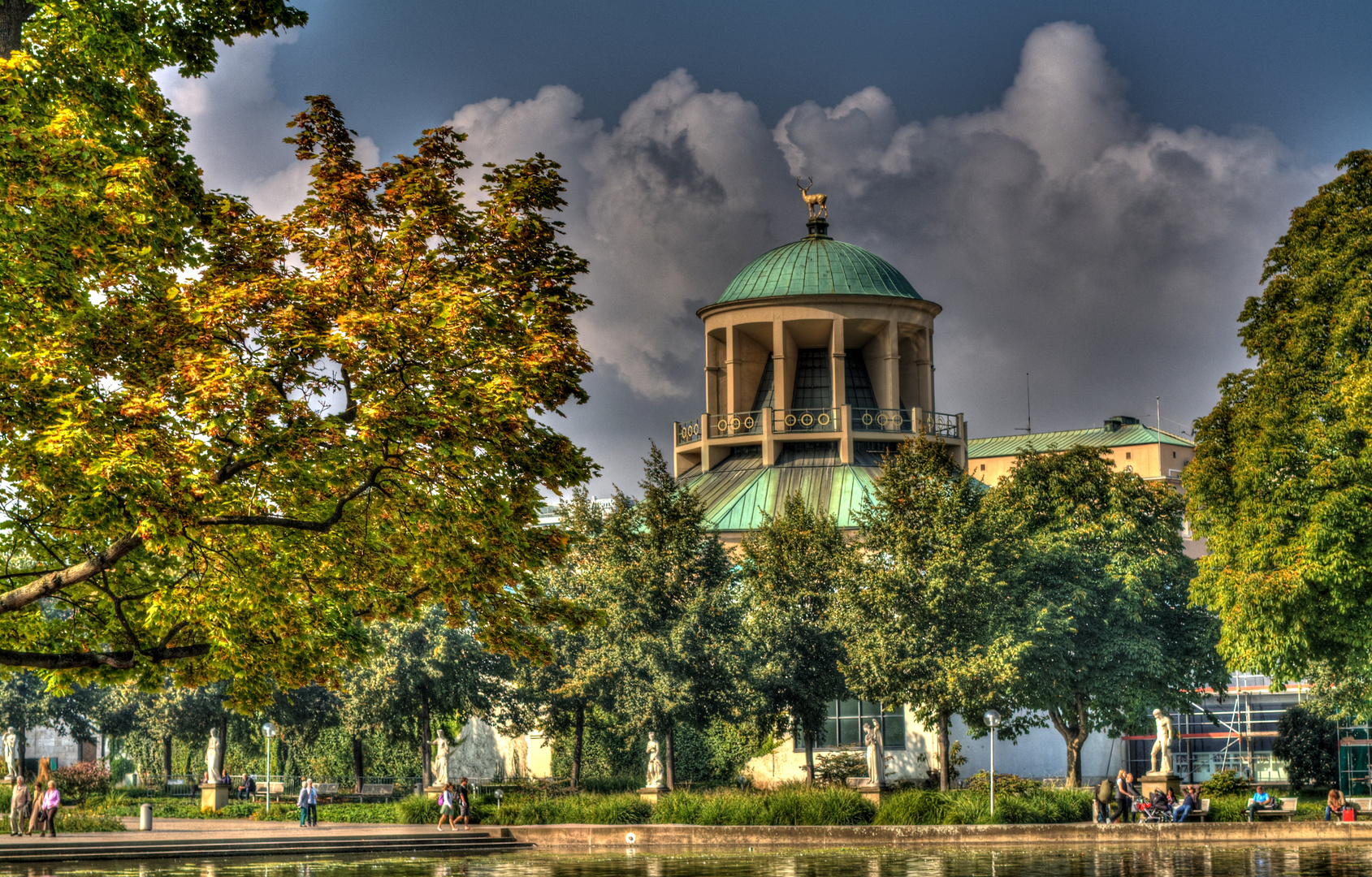 Schloßgarten mit Blick auf die Kunstgalerie Stuttgart