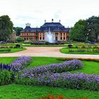 Schlossgarten mit Springbrunnen