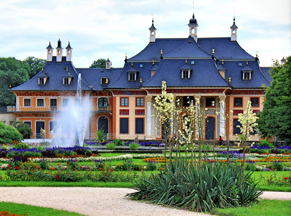 Schlossgarten mit Springbrunnen (2)