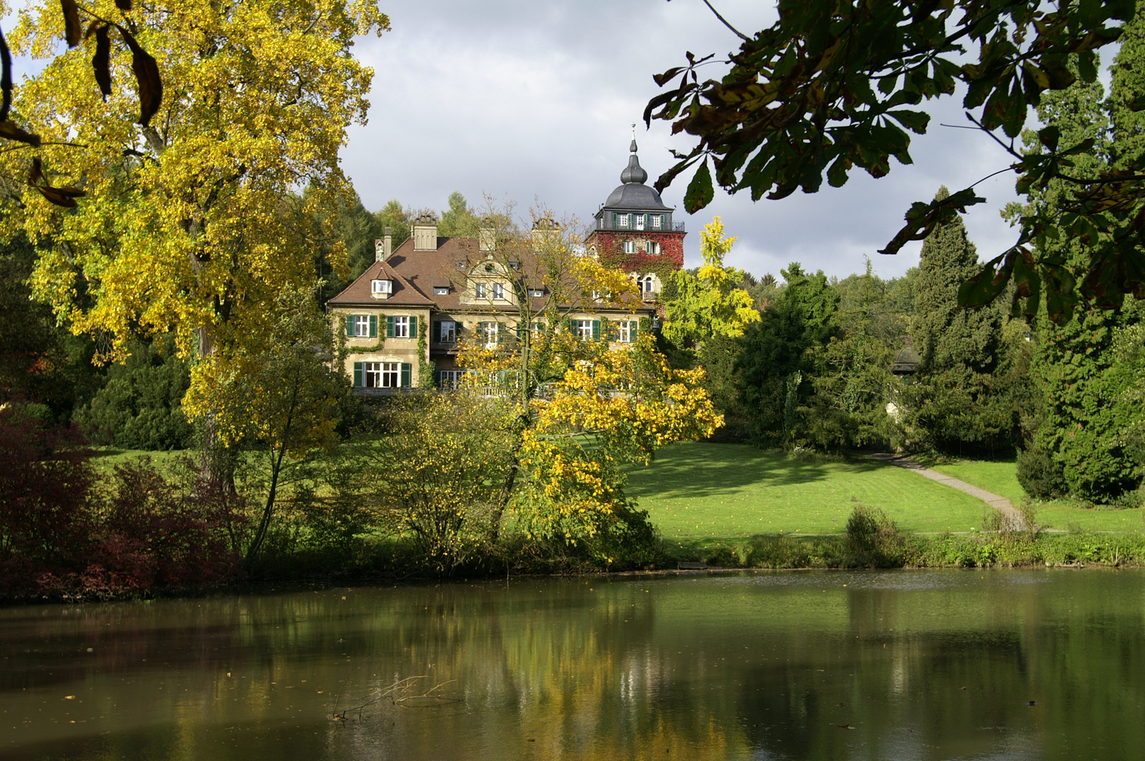 Schlosshotel Lerbach im Herbst