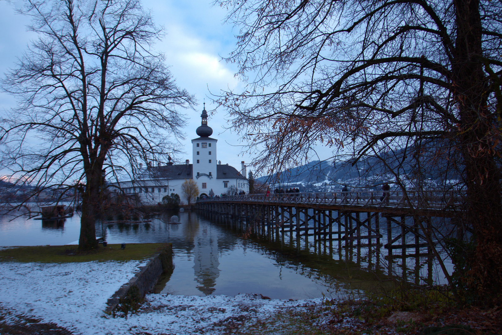 Schlosshotel Orth (Turm gerade gestellt)