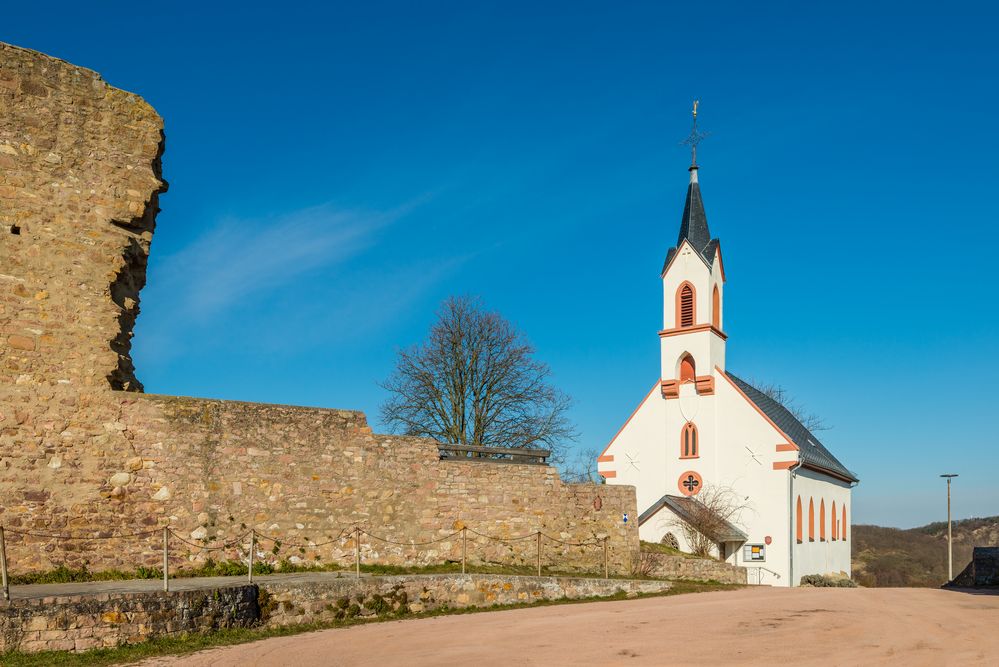 Schlosskapelle Neu-Baumburg 01
