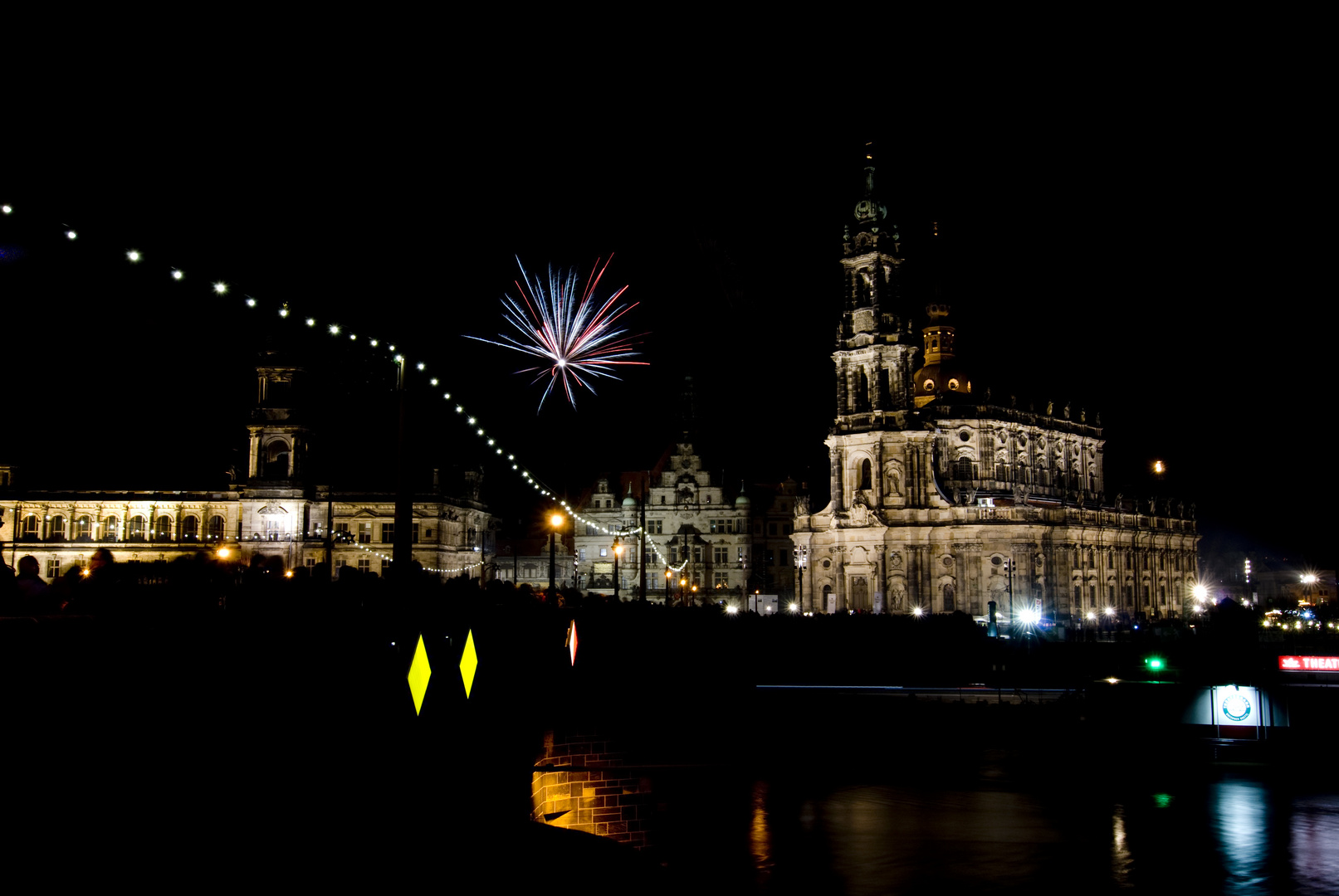 Schlosskirche Dresden mit Feuerwerk