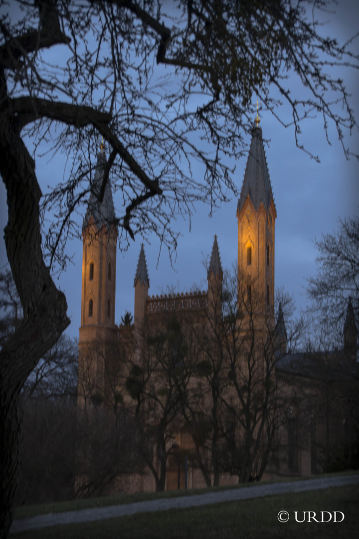 Schlosskirche in der Dämmerung