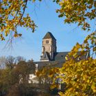 Schlosskirche mit Laub-Dekoltee