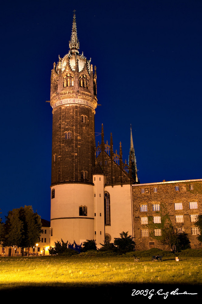 Schlosskirche Wittenberg bei Nacht