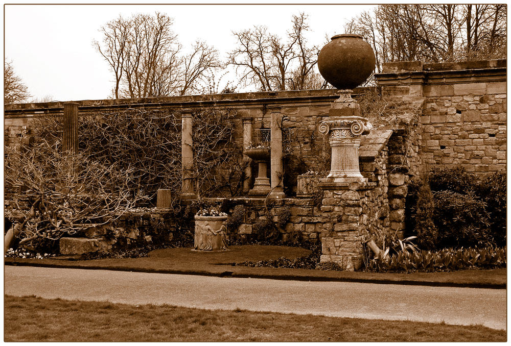 Schlosspark im Hever Castle, England