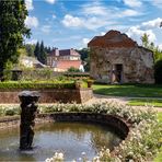 Schlosspark mit Ruine