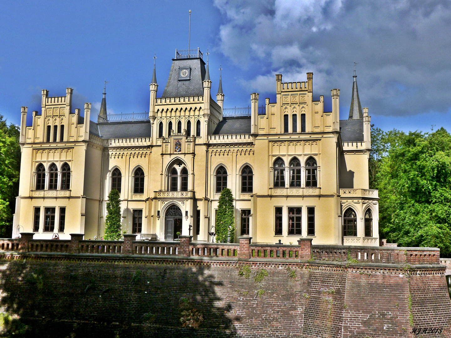 Schlosspark mit Wasserschloß