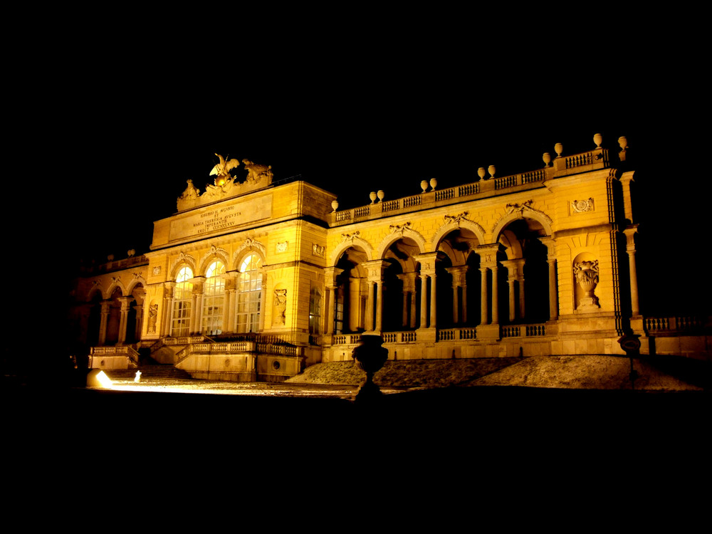 Schlosspark Schönbrunn........Gloriette