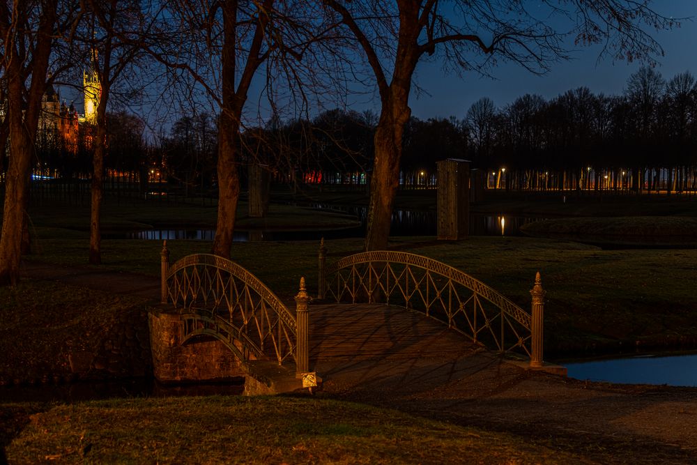 Schlosspark Schwerin am Abend G85_9603