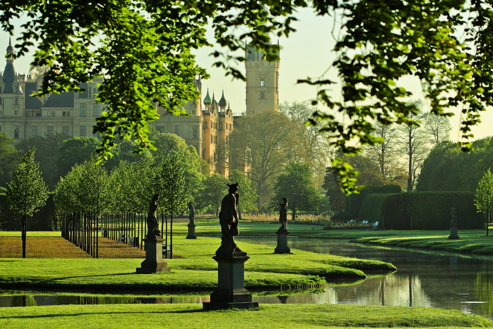 Schloßparkansicht in Schwerin… Foto & Bild landschaft