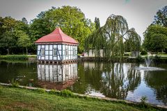 Schlossparkteich mit Lusthaus in Stadthagen