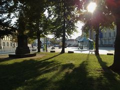 Schloßplatz im Gegenlicht