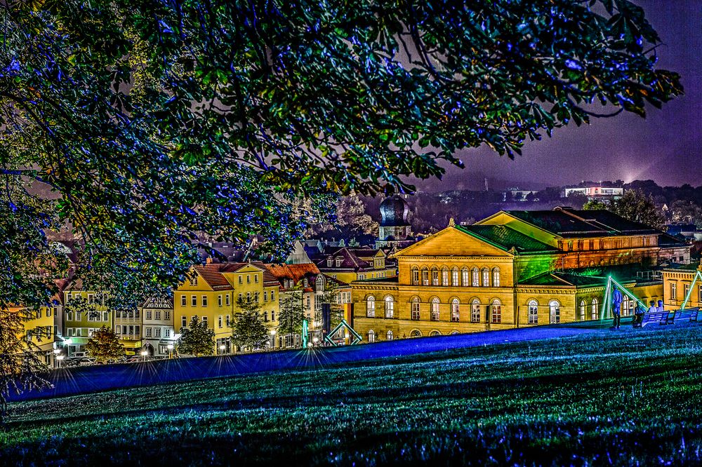 Schlossplatz im Licht