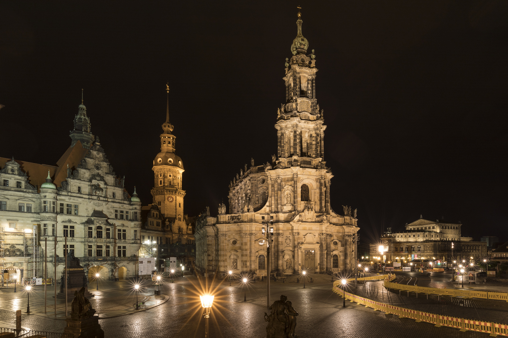 Schlossplatz Katholische Hofkirche und Semperoper