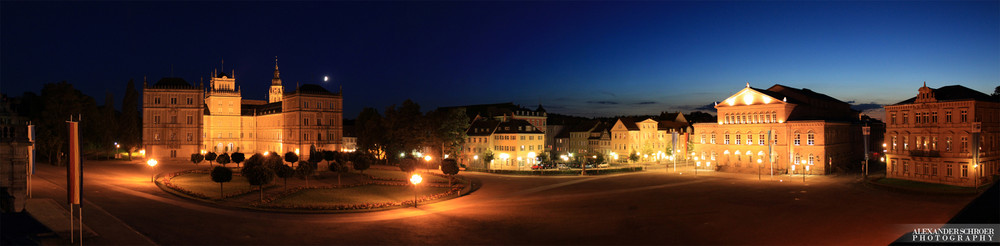 Schlossplatz on night