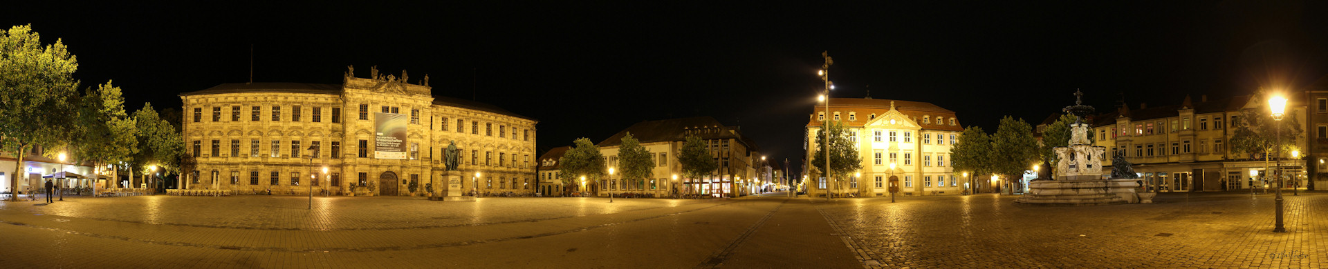 Schlossplatz Panorama Nachts