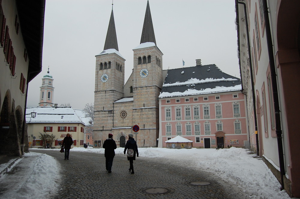 Schlossplatz und Stiftskirche in Berchtesgaden