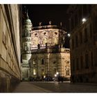 Schloßplatz von Dresden bei Nacht