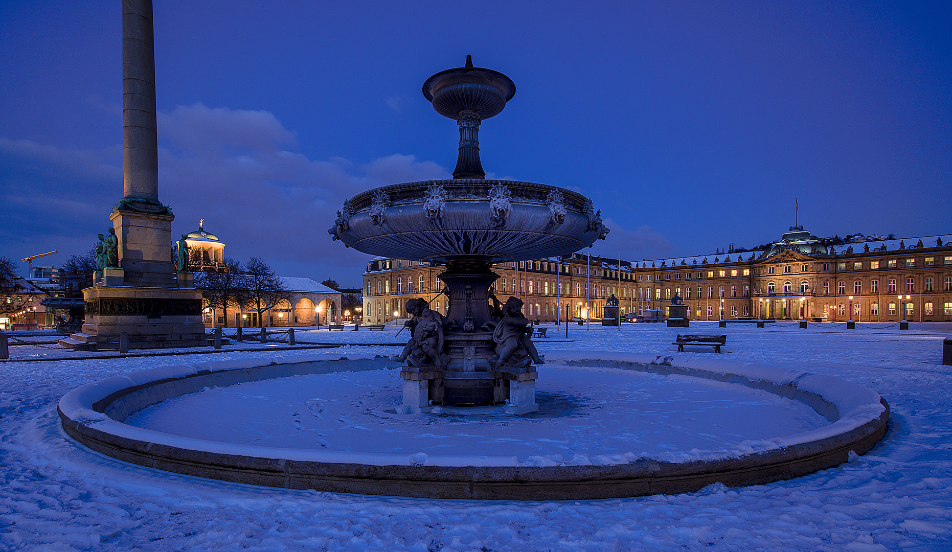 Schlossplatzbrunnen im Winter