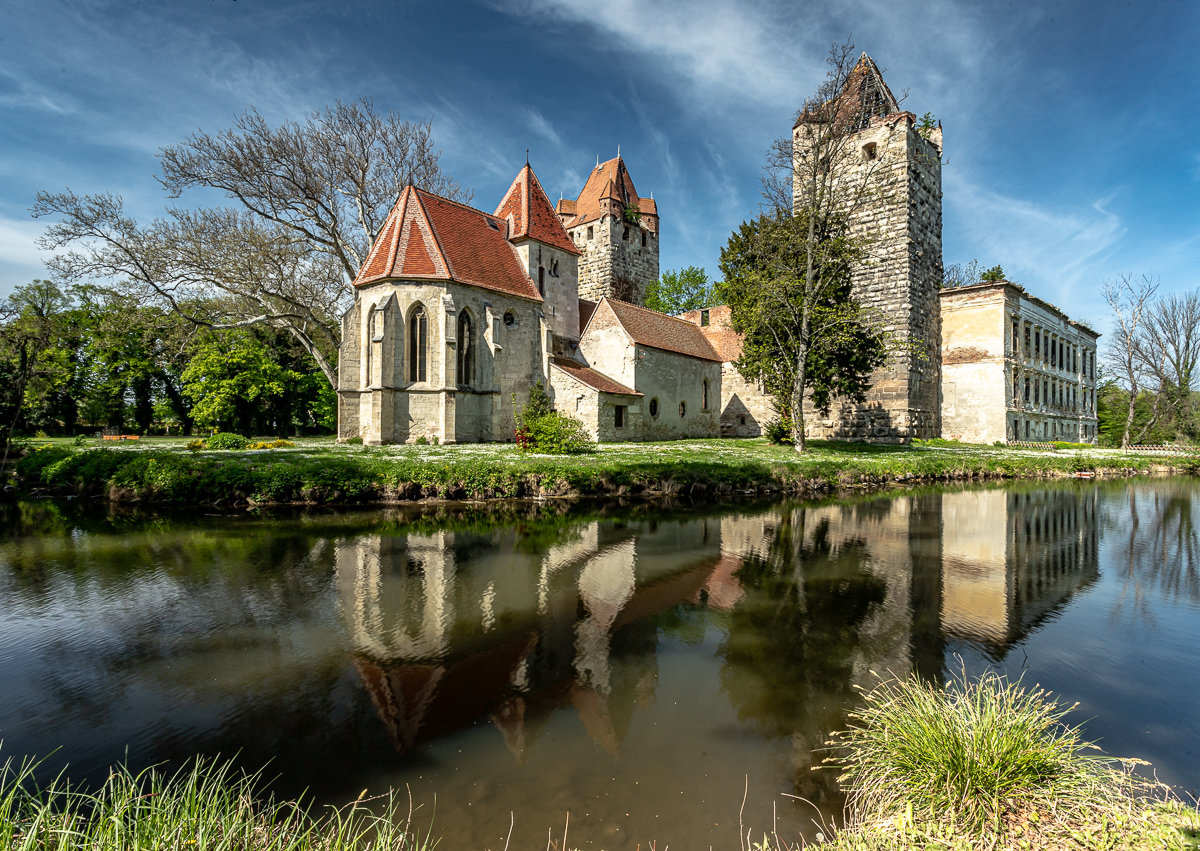 SCHLOSSRUINE POTTENDORF IN NIEDERÖSTERREICH