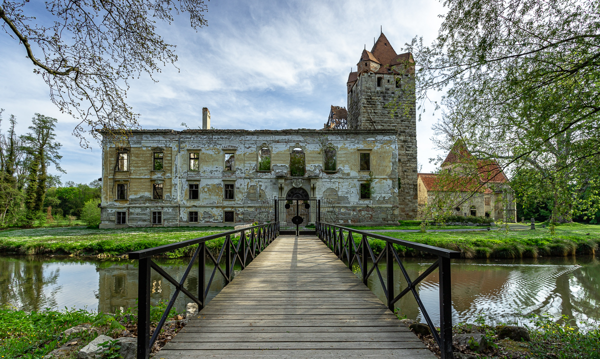 SCHLOSSRUINE POTTENDORF NIEDERÖSTERREICH