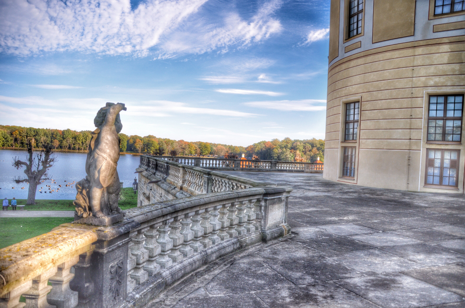 Schlossrundgang im Herbst