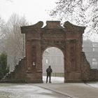 Schloßtor Heidelberg im Schneetreiben