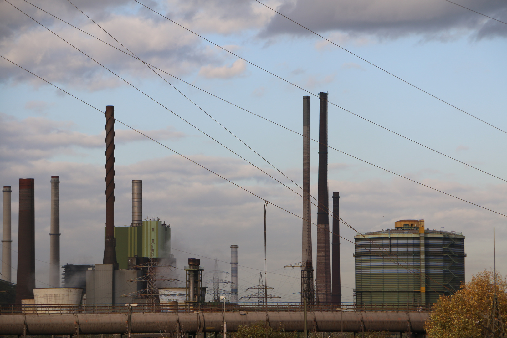 Schlote und Gasometer