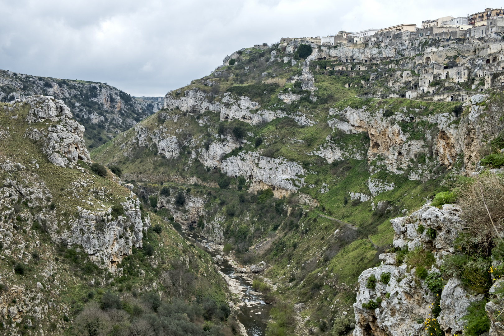 Schlucht der Gravina di Matera Foto & Bild italy, world, frühling