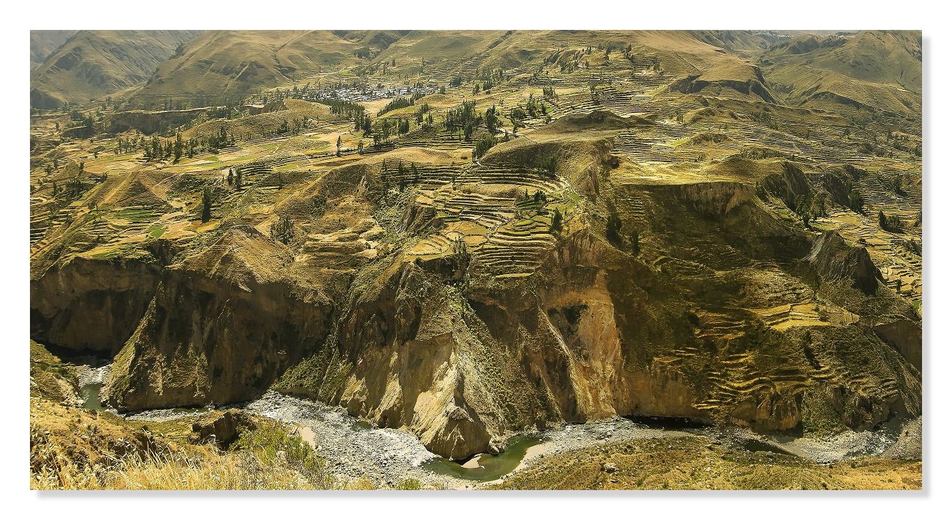 Schlucht des Colca-Flusses in Süd-Peru