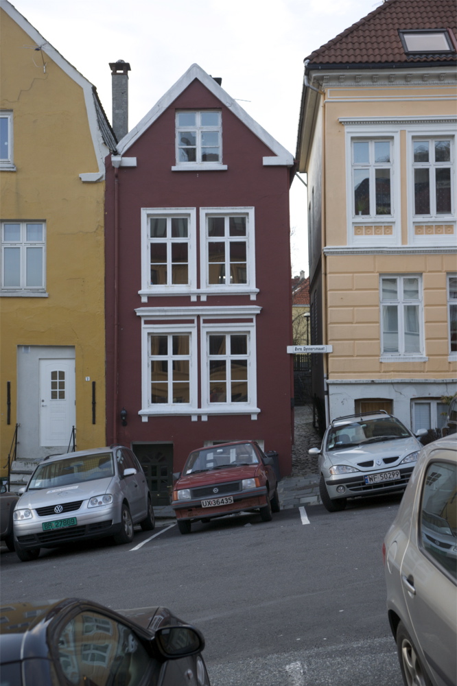 Schmale Gassen und schmale Häuser in Bergen