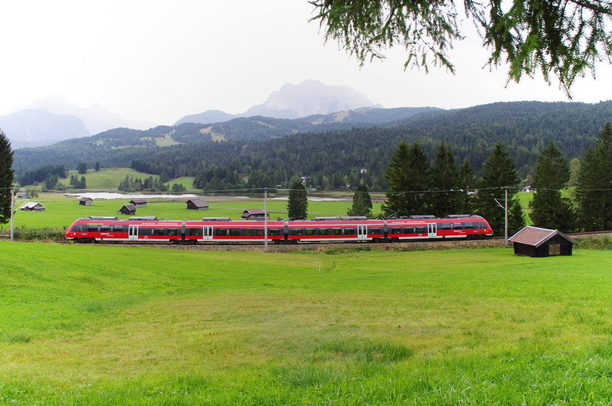 Schmalensee mit Zugspitzmassiv