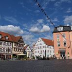 Schmalkalden: Der Marktplatz, hübsche Häuser und Thüringer Wölkcher 01