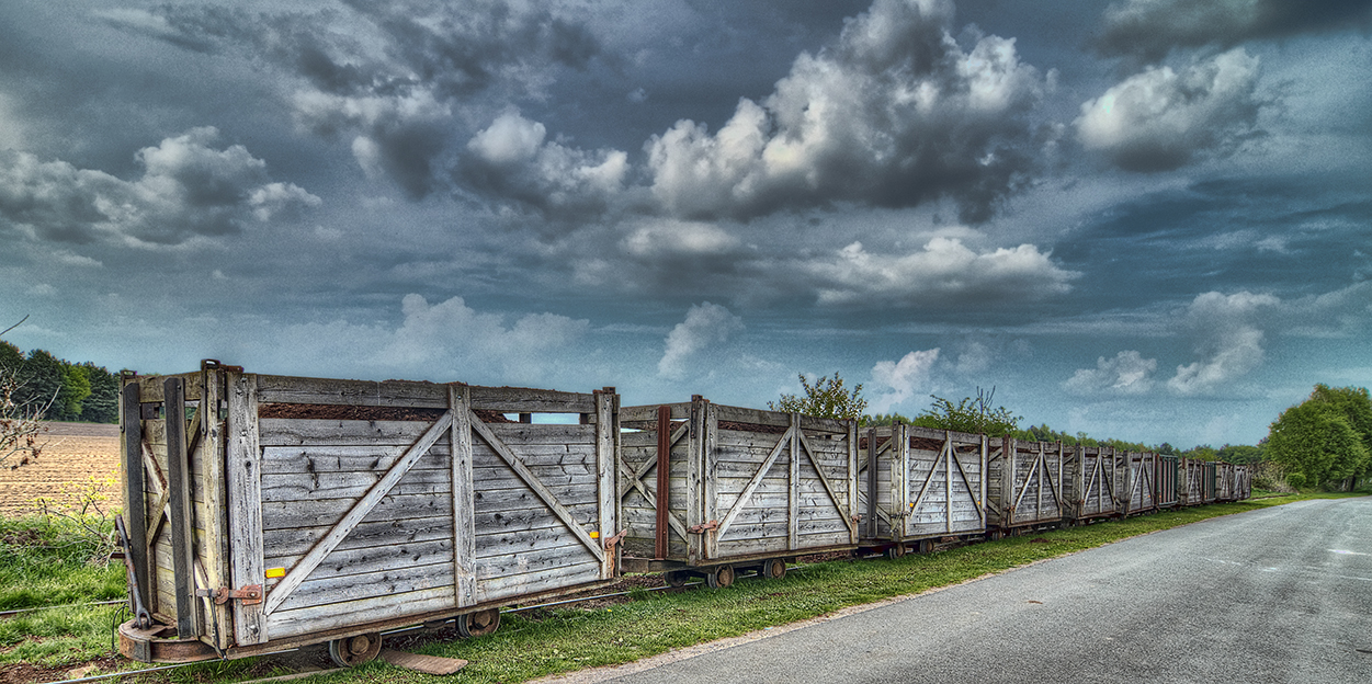 Schmalsur-Waggons mit Torf