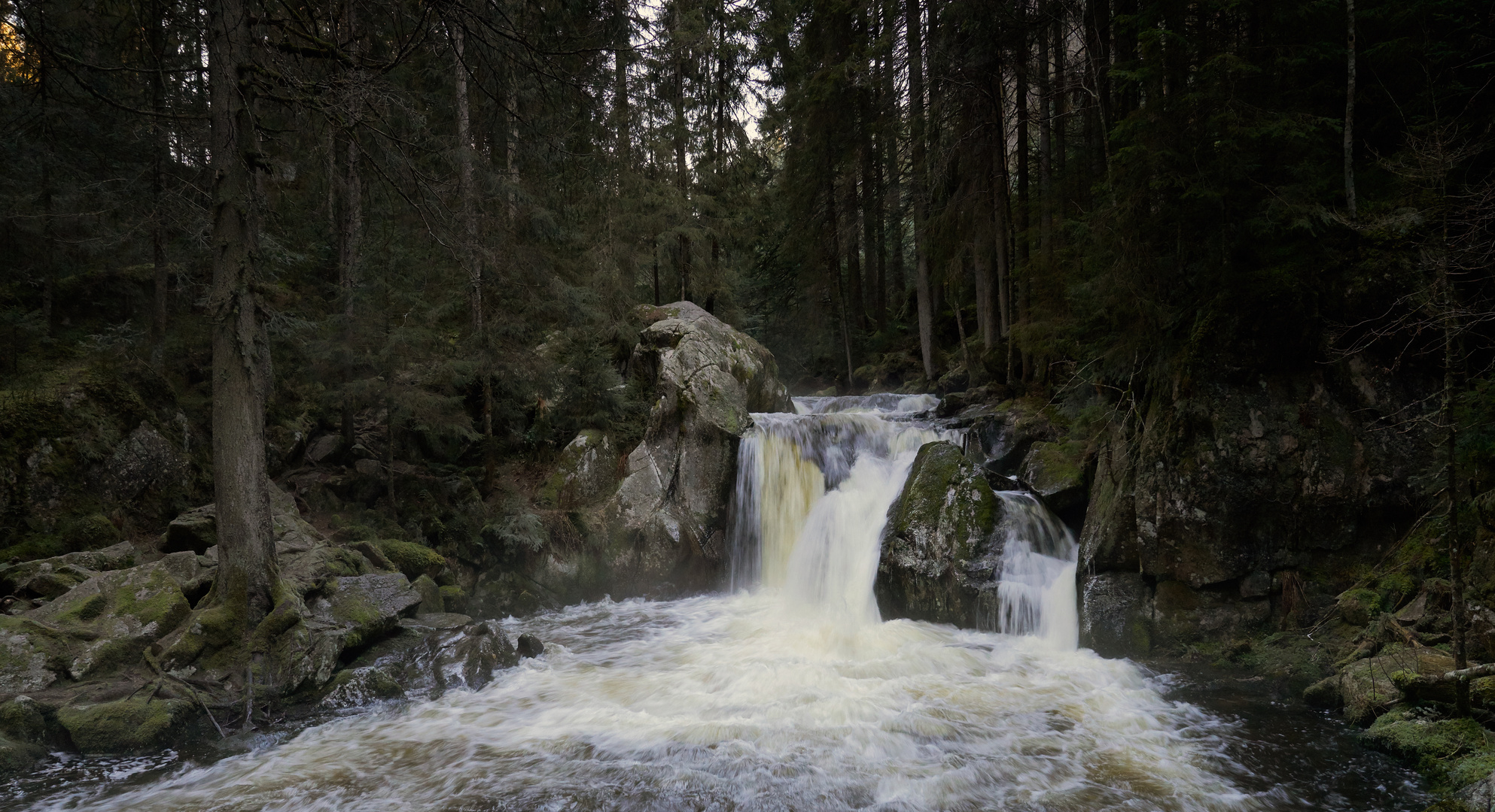 Schmelzwasser rauscht