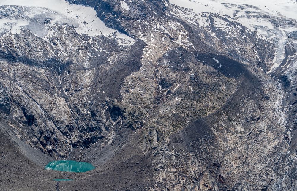 Schmelzwasser wird zu Bergsee