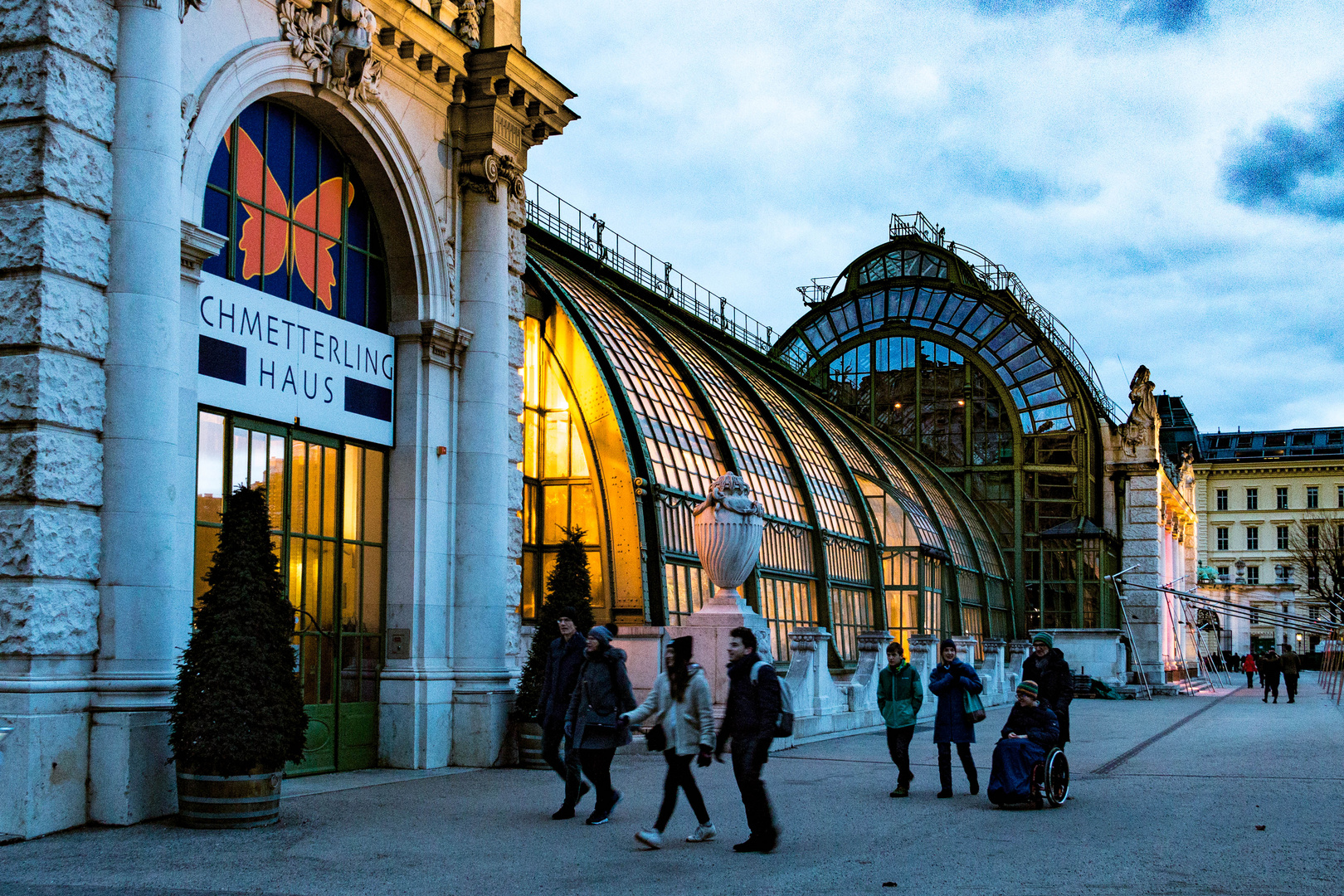 Schmetterlingshaus Wien im Abendlicht