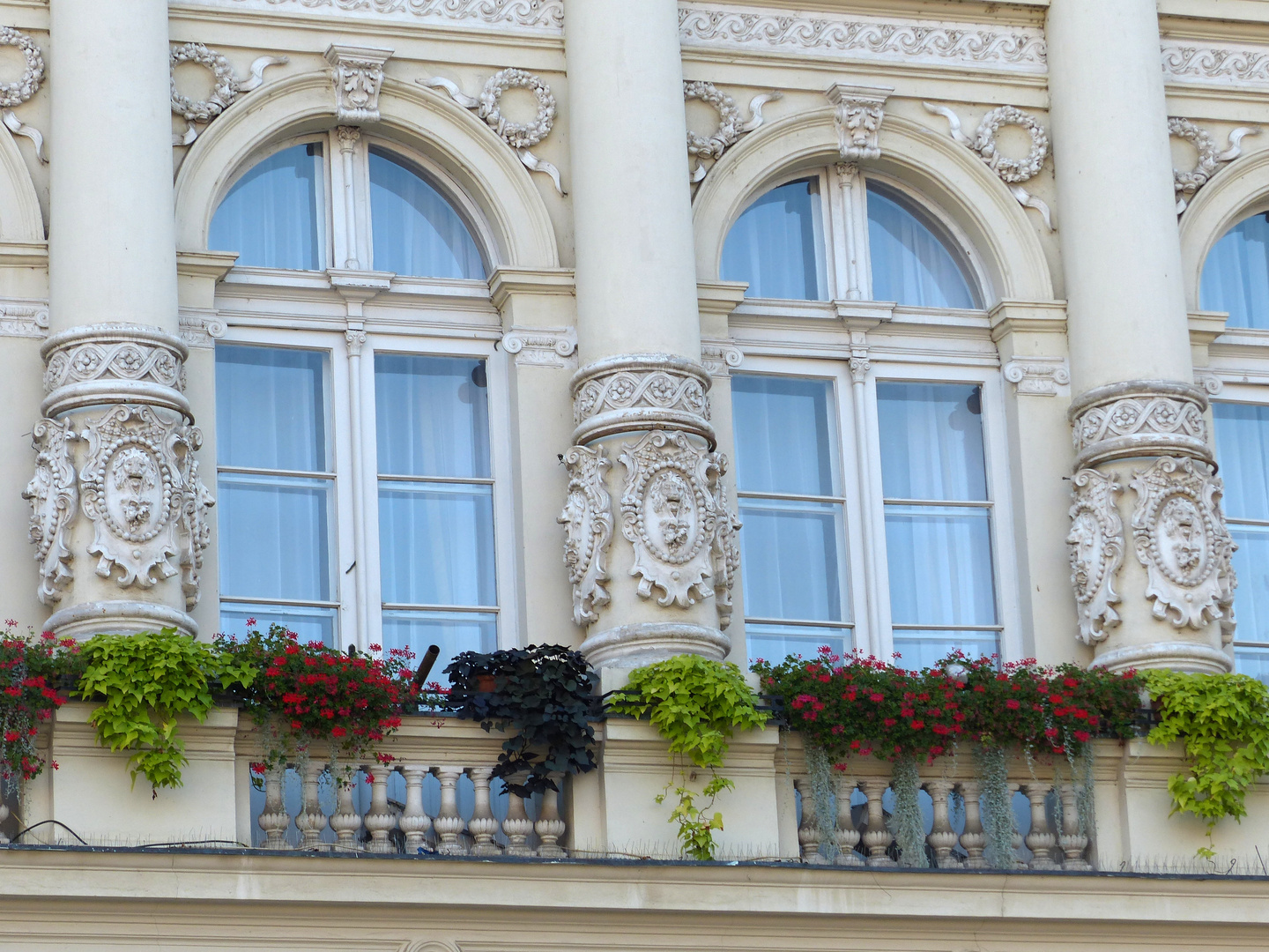 schmucke Fenster - Fensterschmuck