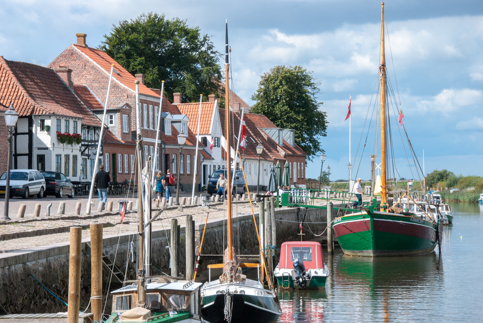 Schmucke Häuser am Hafen