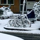 Schmuddeliger Schnee in der Stadt