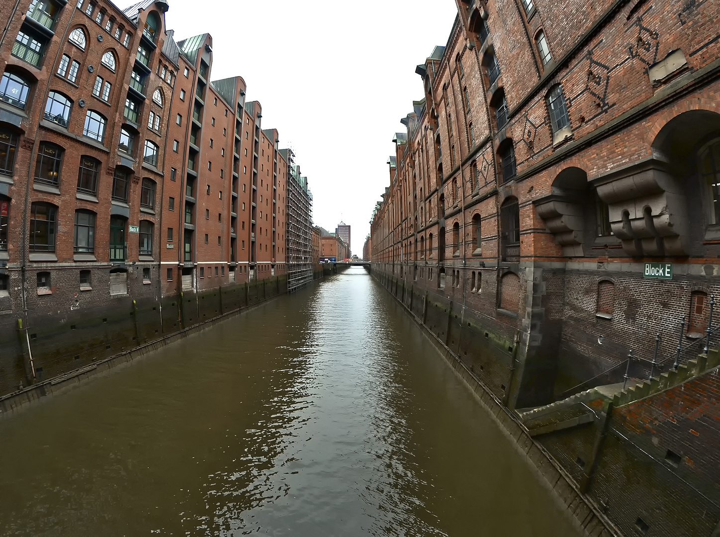 "Schmuddelwetter" in der Speicherstadt in Hamburg