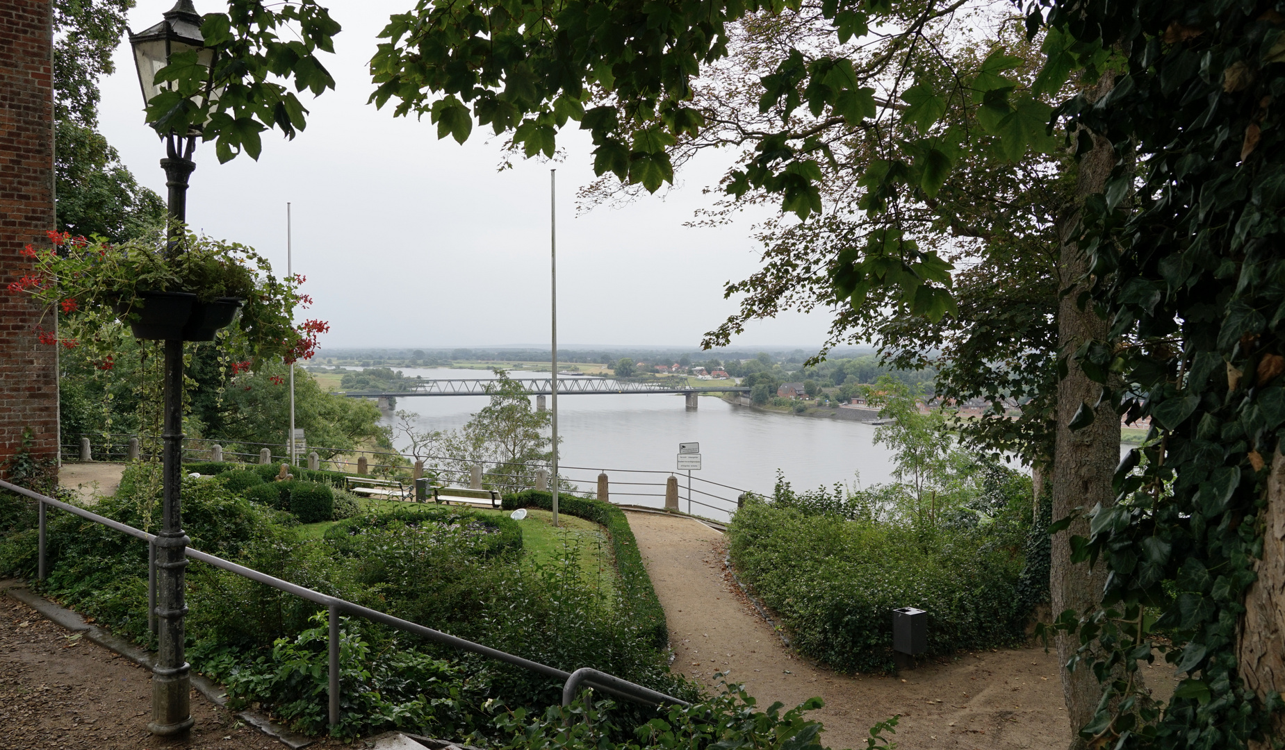 Schmuddelwetter in Lauenburg / Blick auf die Elbe 